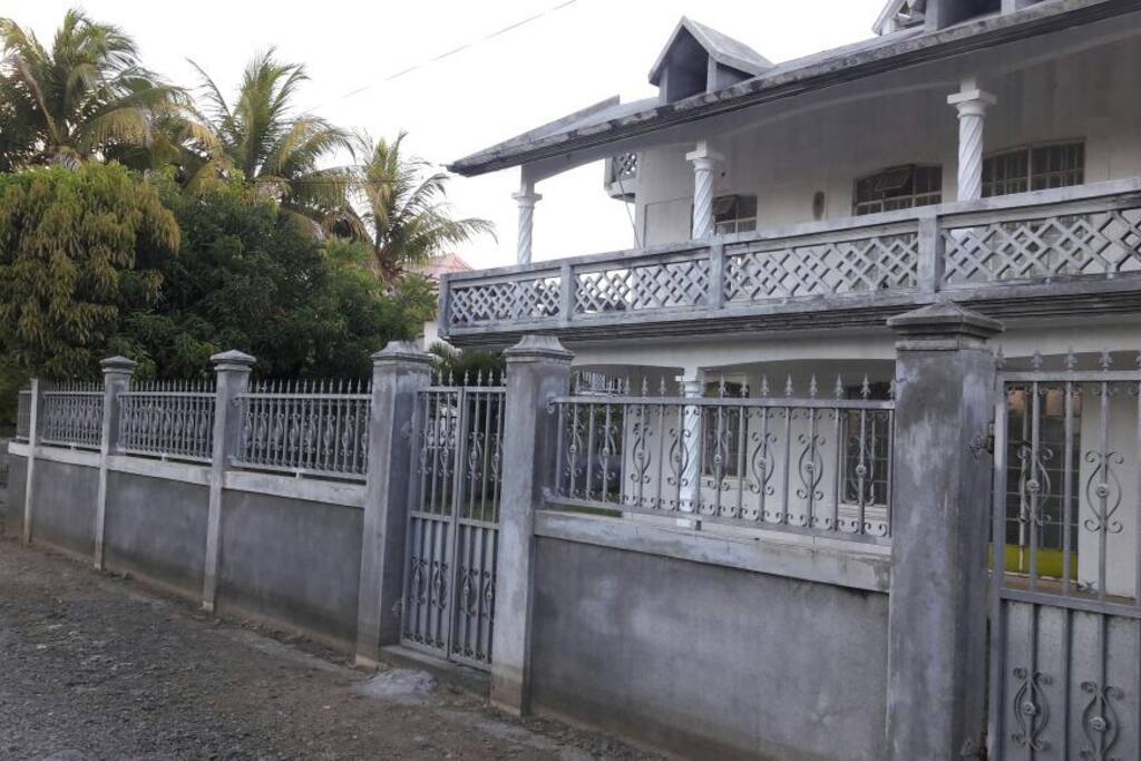 Devanture de la villa