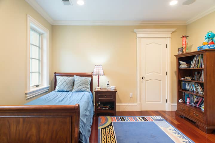 卧室配备双人床。卧室设有卫生间。