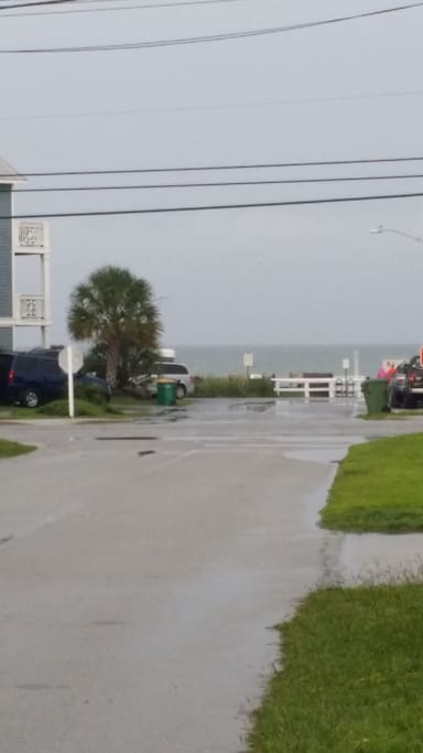 very short walk to beach! Also you are so close to restaurants and pier, just walk right over