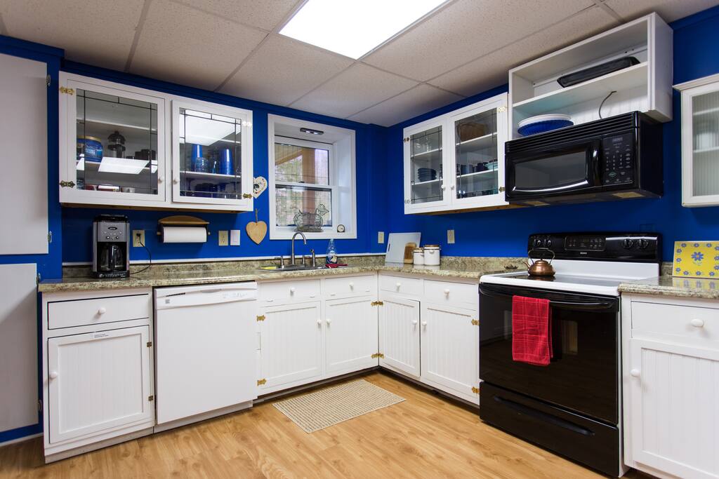 Kitchen has full appliances, including dishwasher.