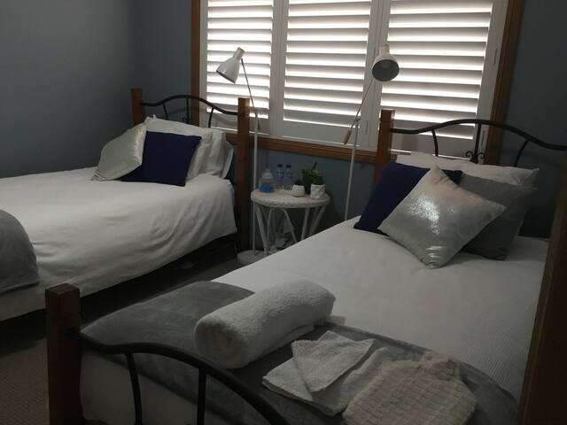 Kiama Guest House Twin Share.