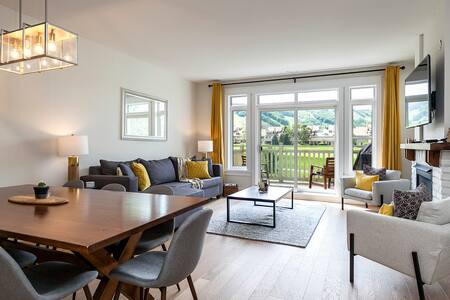 Gorgeous Two Bedroom Condo Overlooking Ski Hill