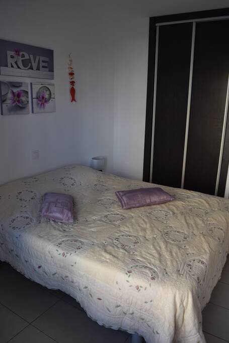 Chambre 1 avec placard/penderie