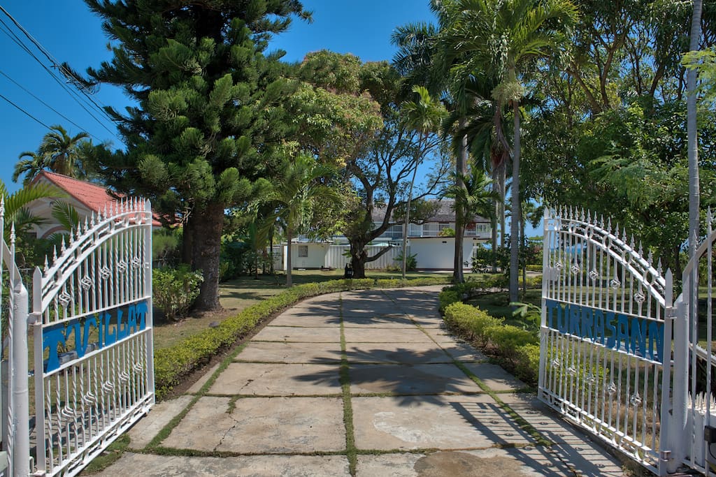 Entrance to Villa Turrasann
