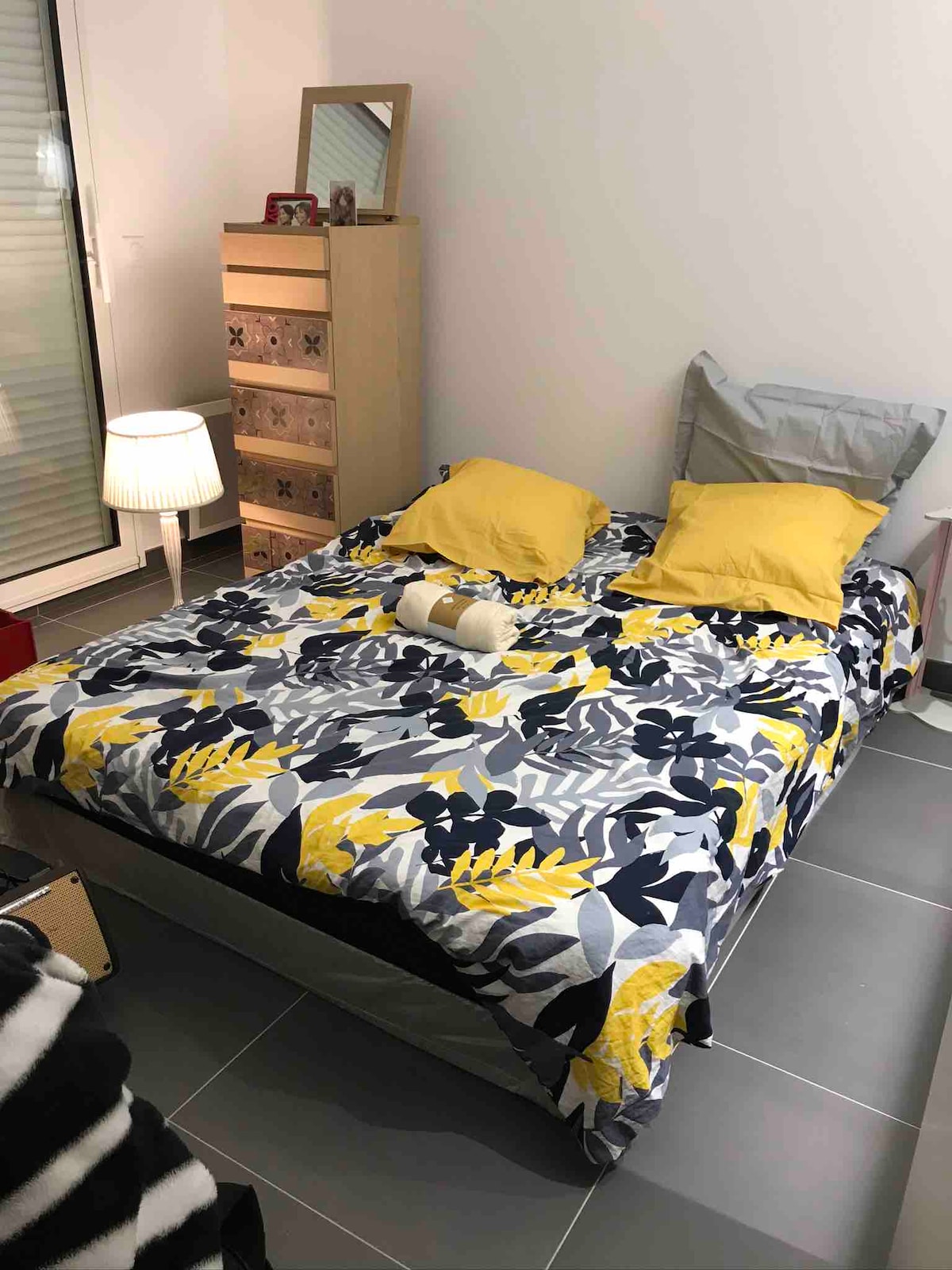 מצעים בחדר השינה הוחלפו באופן קבוע