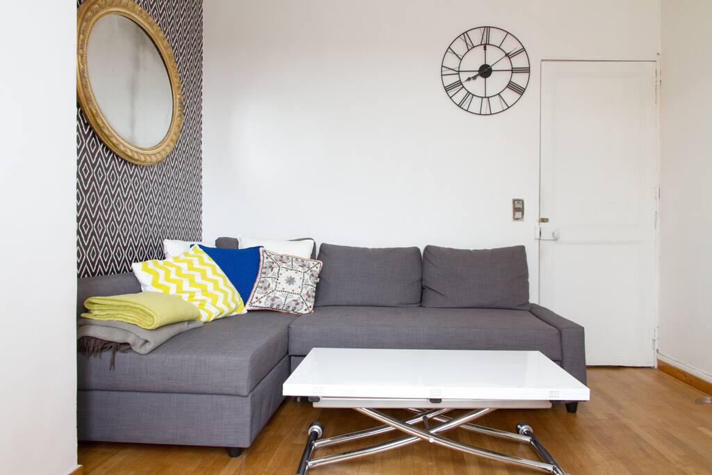 Living room, 3
