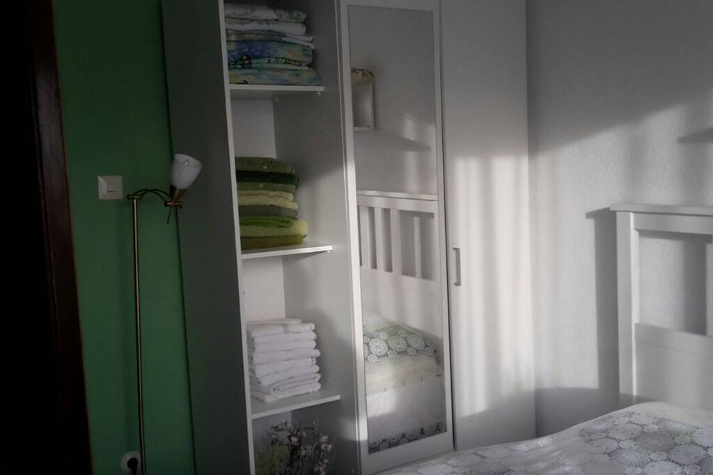 Schlafzimmer 1