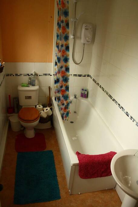 The bathroom is shared. Please only take showers as to conserve water. I provide shampoo, conditioner and shower gel and of course, toilet paper.