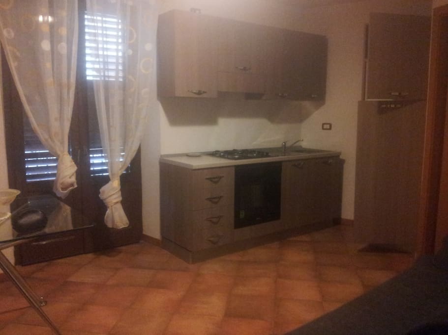 cucina soggiorno con balcone