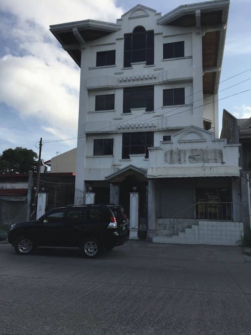4 storey building
Available for Rent: 3rd floor