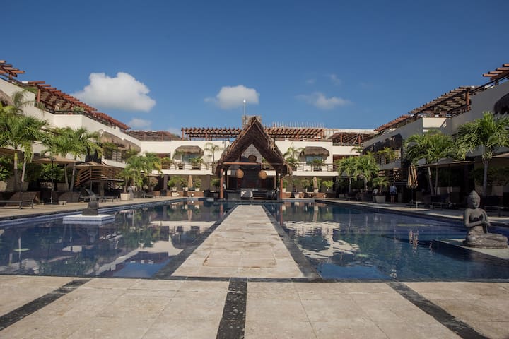 Sea View Condo Hotel Aldea Thaï, on the Beach+Pool