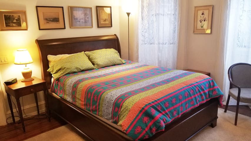 Boerum Hill 2 BR Suite in Classic NYC Brownstone