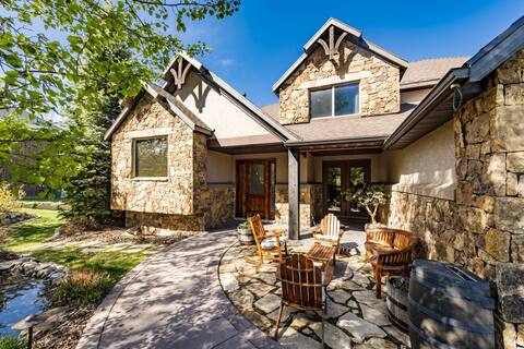 Large Luxury Home with incredible views!