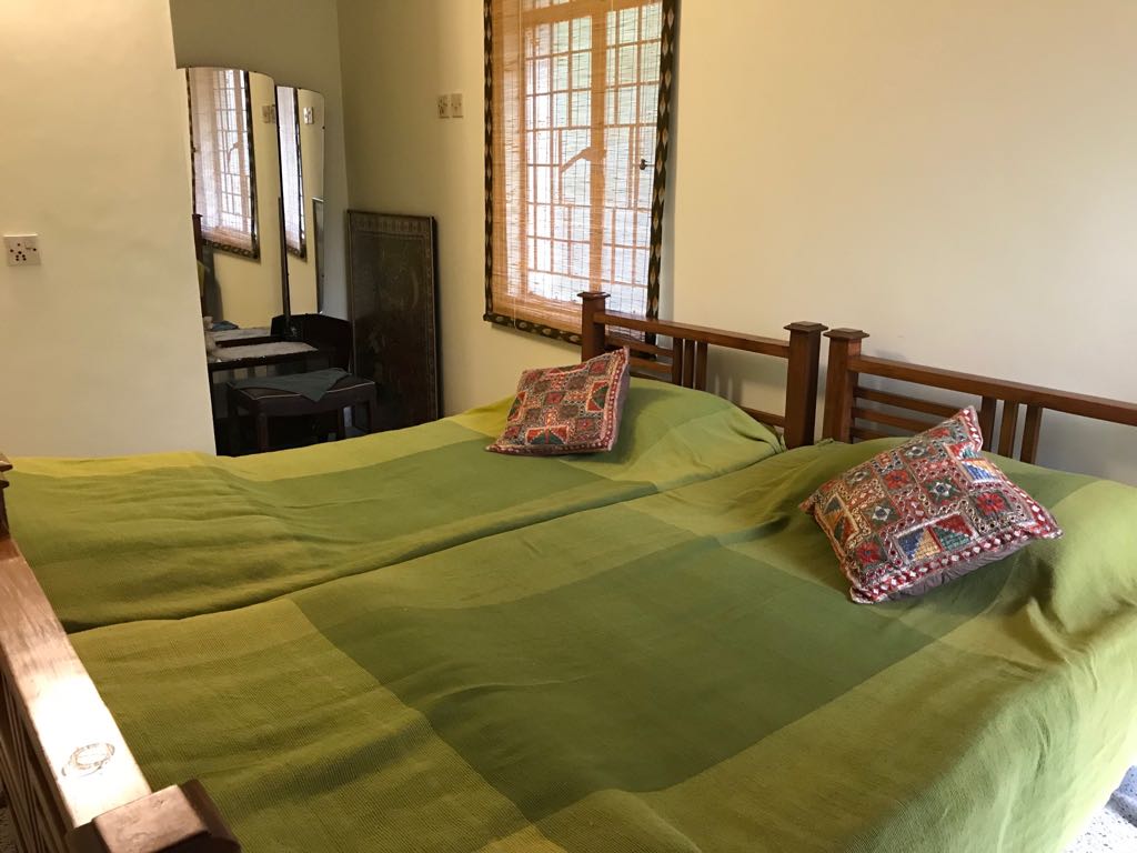 חדר שינה, נוף אחר. 