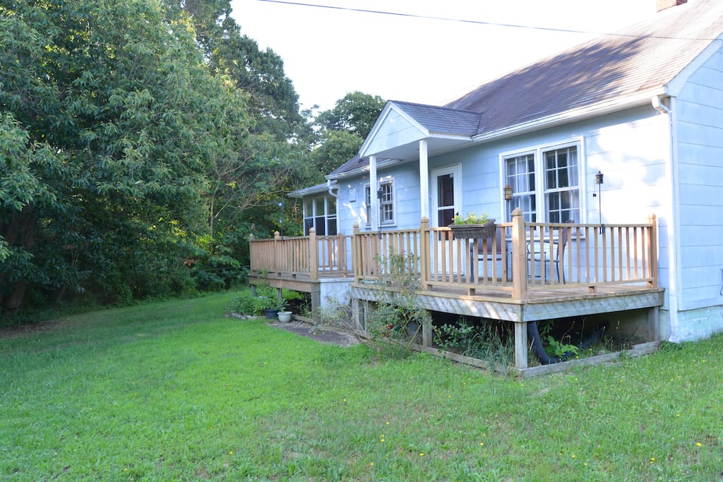 Porches to listen to the symphony of cicadas and frogs while star gazing