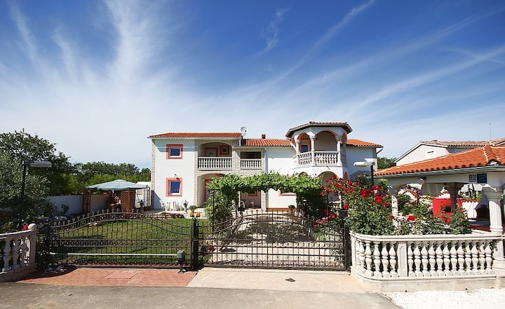 Apartment Anjamarija - Medulin