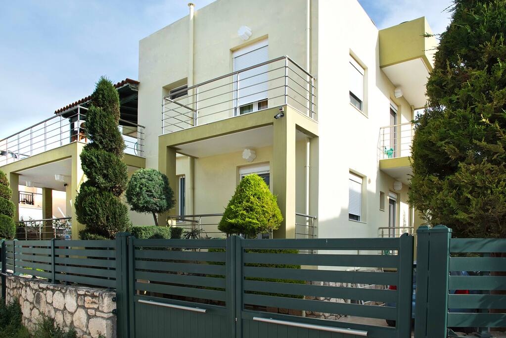 AπArt Gallery Villa (West Side)