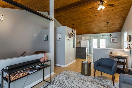 Chic Hartland Townhome with 5.1 Theater