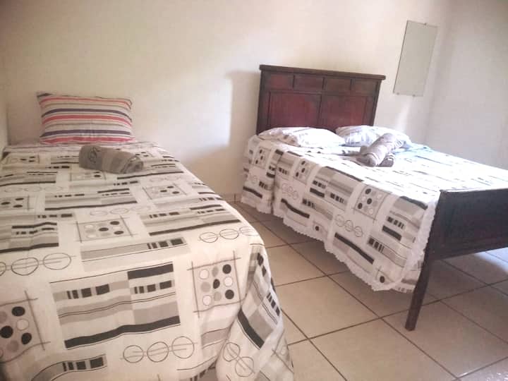 Quarto de casal com Cama de solteiro optional