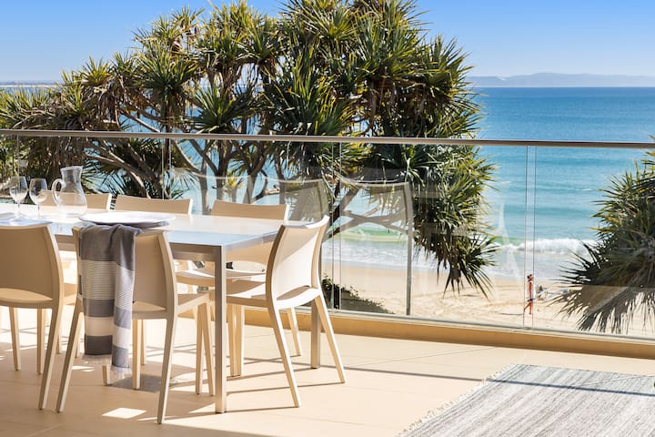 Noosa Court 6: Main Beach Gem