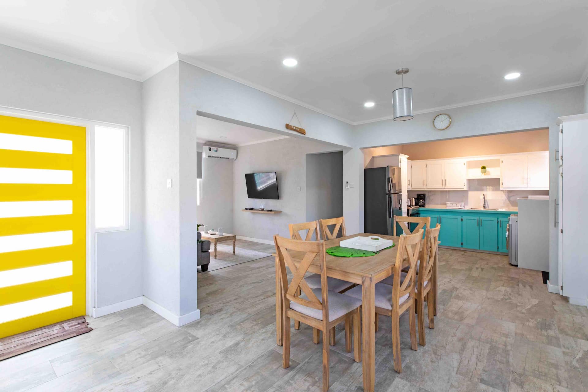 Feliz-City | 3BR near St Lawrence Gap and beach