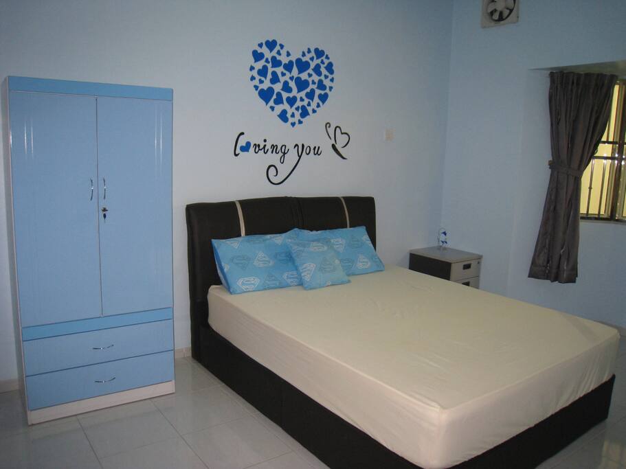 卧室 (Bedroom)