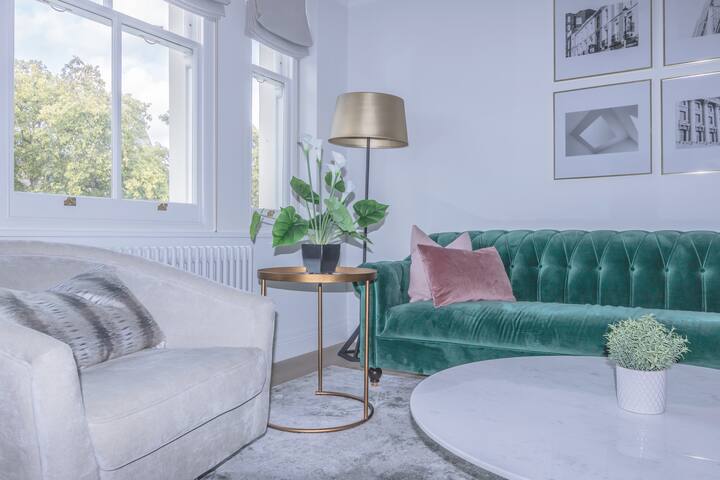 DELUXE MANN Kensington 3 bedroom Apartment gallery image 3