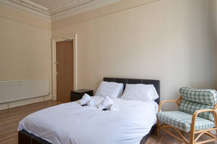 9 person GF flat – NEWINGTON – 10 min city! gallery image 4