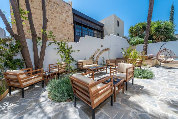 Estia Entire Property gallery image 2