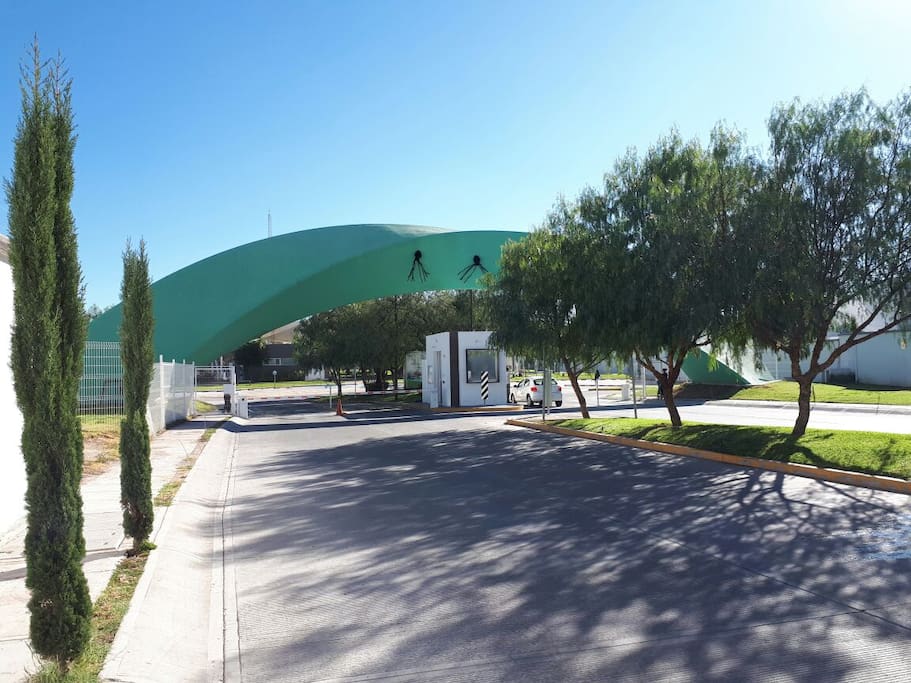 ACCESO AL FRACCIONAMIENTO