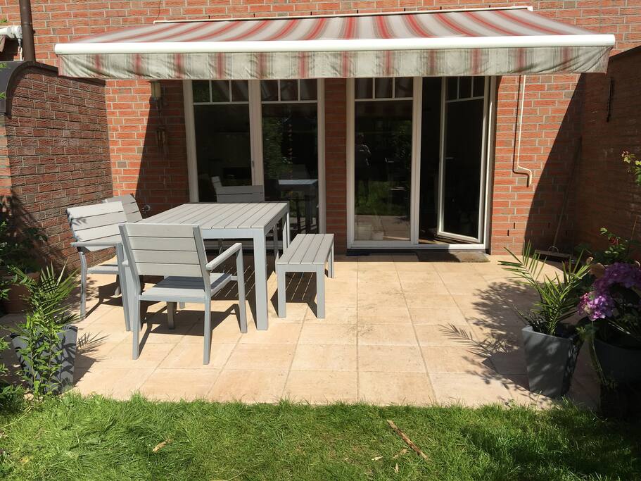 Die Terrasse läd ein zum draußen wohnen
