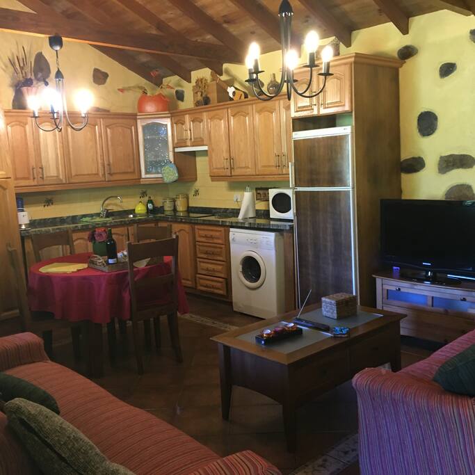 Salón, comedor, cocina, totalmente equipada.