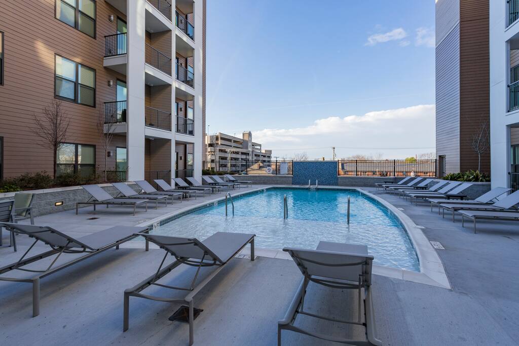 Relaxing pool area! Open all year long!!