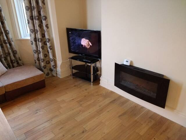 Comfy, spacious 2B flat leafy South Manchester. gallery image 4