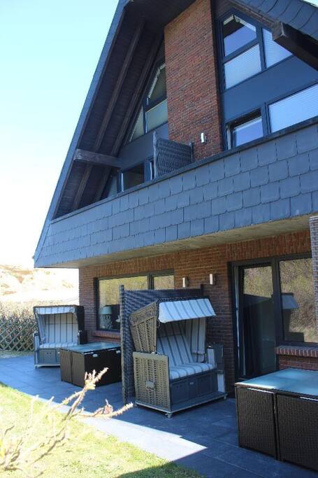 Das Appartementhaus Jani befindet sich in einer Einbahnstraße direkt unterhalb einer Nordseedüne
Das Haus wurde 2013 renoviert und besitzt 6 Appartements