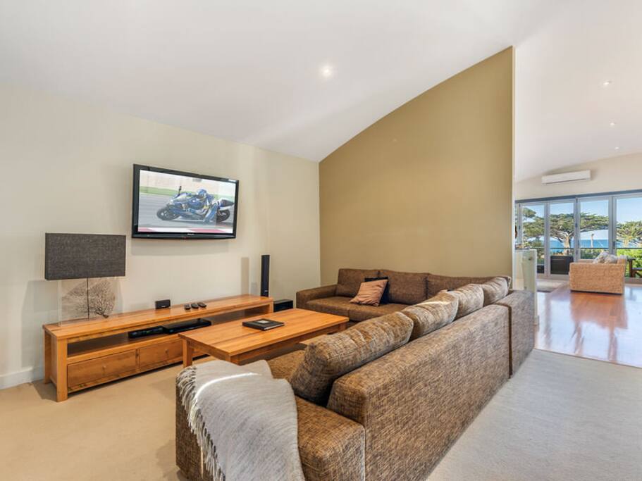 Lounge 2 - TV Room