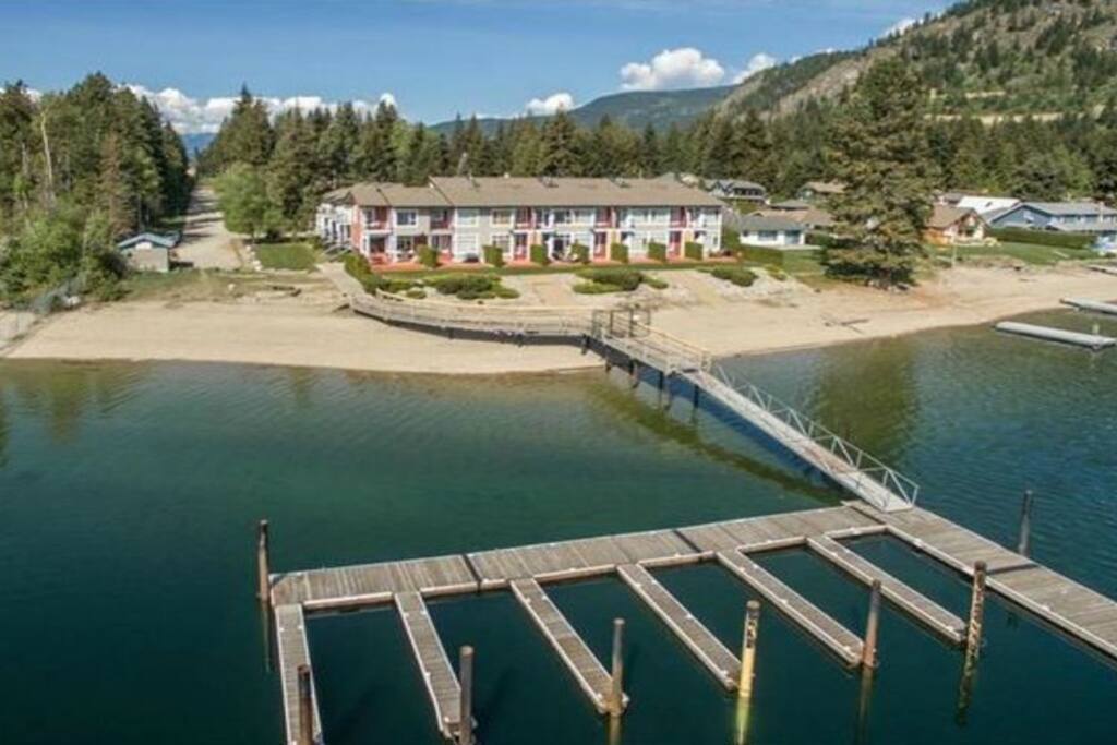 Beachfront and Private Boat Dock