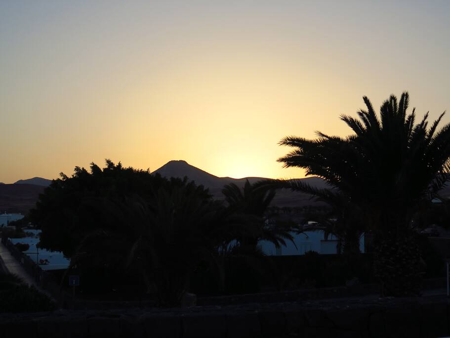 Vistas al mar y a la montaña / Sea and mountain views