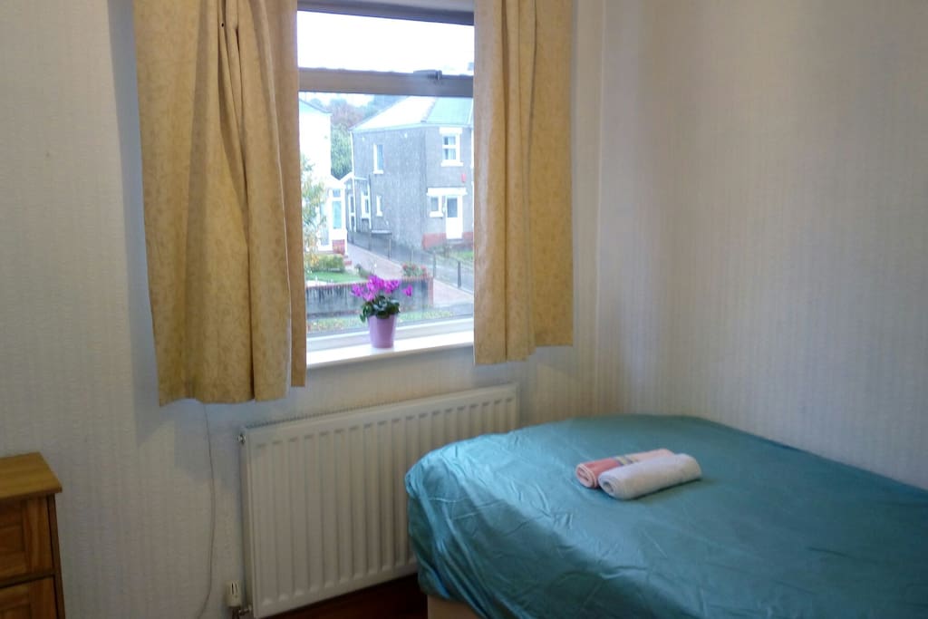 Guest's bedroom