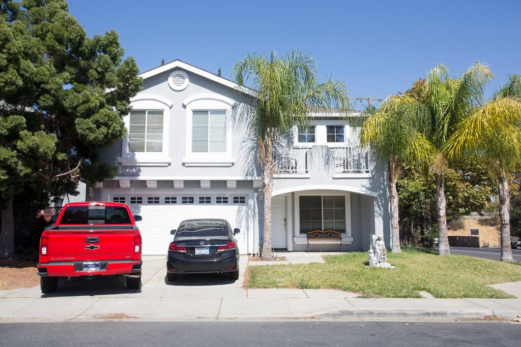 Private room with spacious bathroom. Houses for Rent in Martinez, California, United States