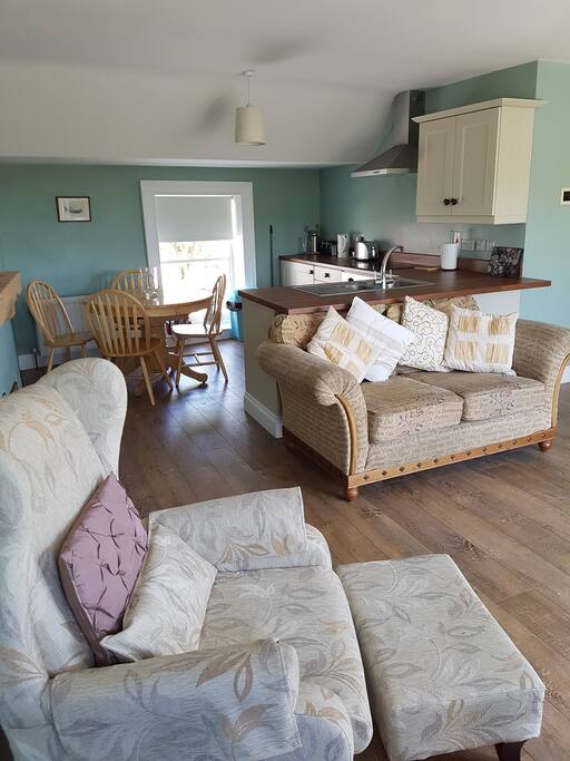 Living and kitchen area