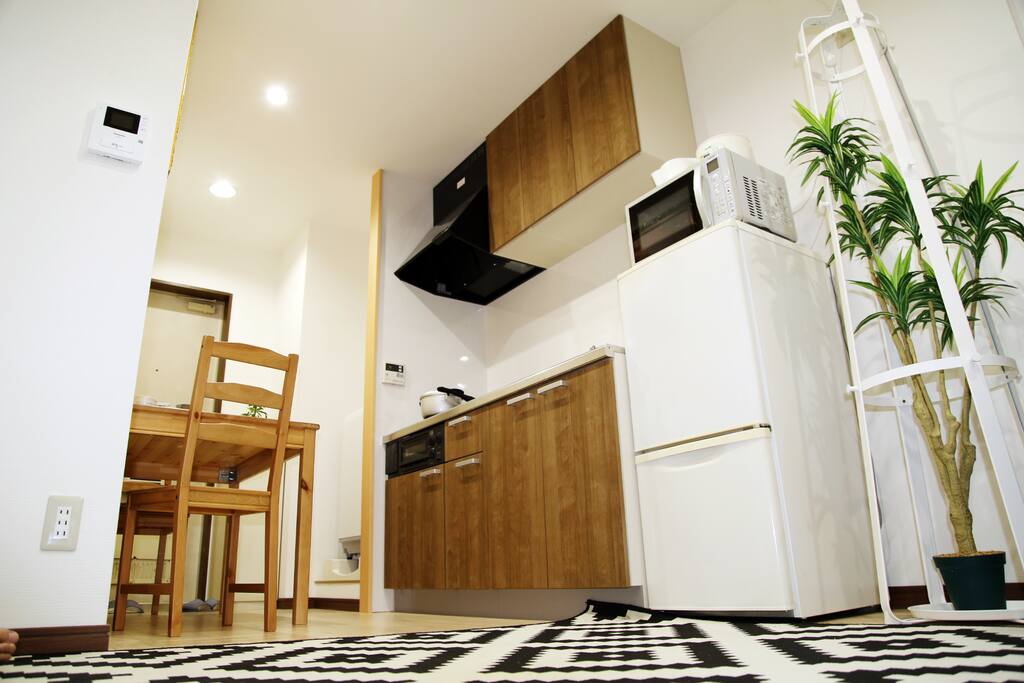 Modern restaurant and living room.You can make a hearty dinner for your family in a foreign country
現代化餐廳和客廳。您可以為在異國為家人做一頓豐盛的晚餐。
お客様は外国で家族のために良い食事を作ることができます
