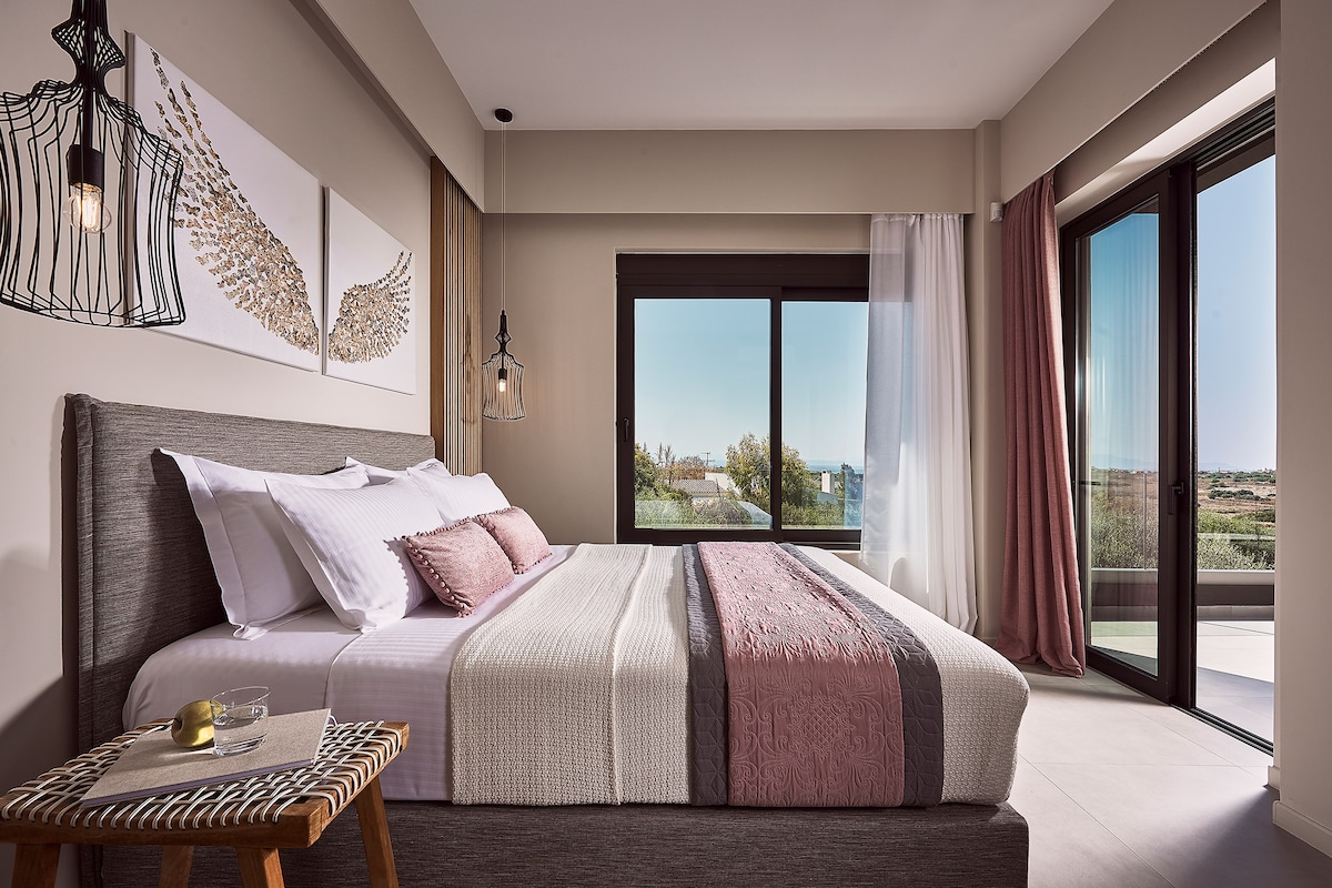 First floor master bedroom with a king sized double bed (1,80 X 2,00) 