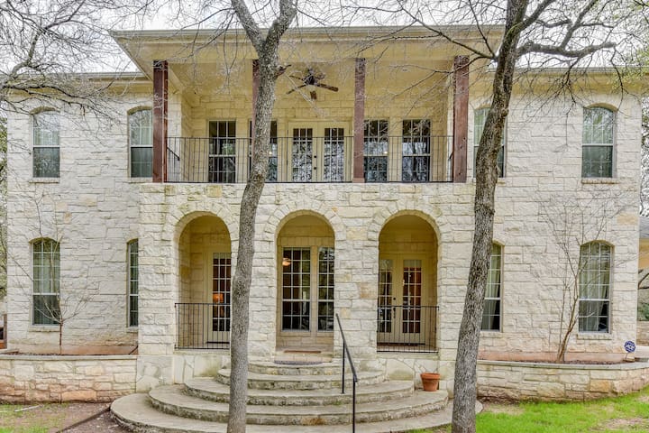 urban oasis great for groups (2 acre gated estate)