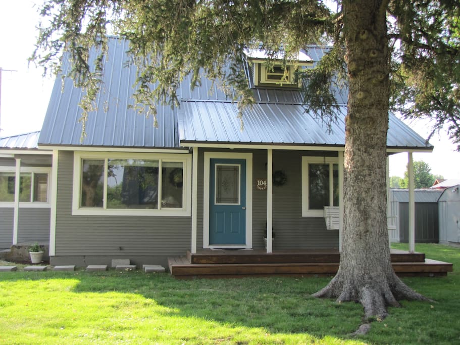 The Mini Guest House Sleeps 7 in 4 rooms Houses for Rent in Hines