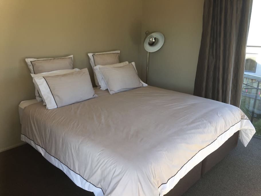 Lovely king size bed