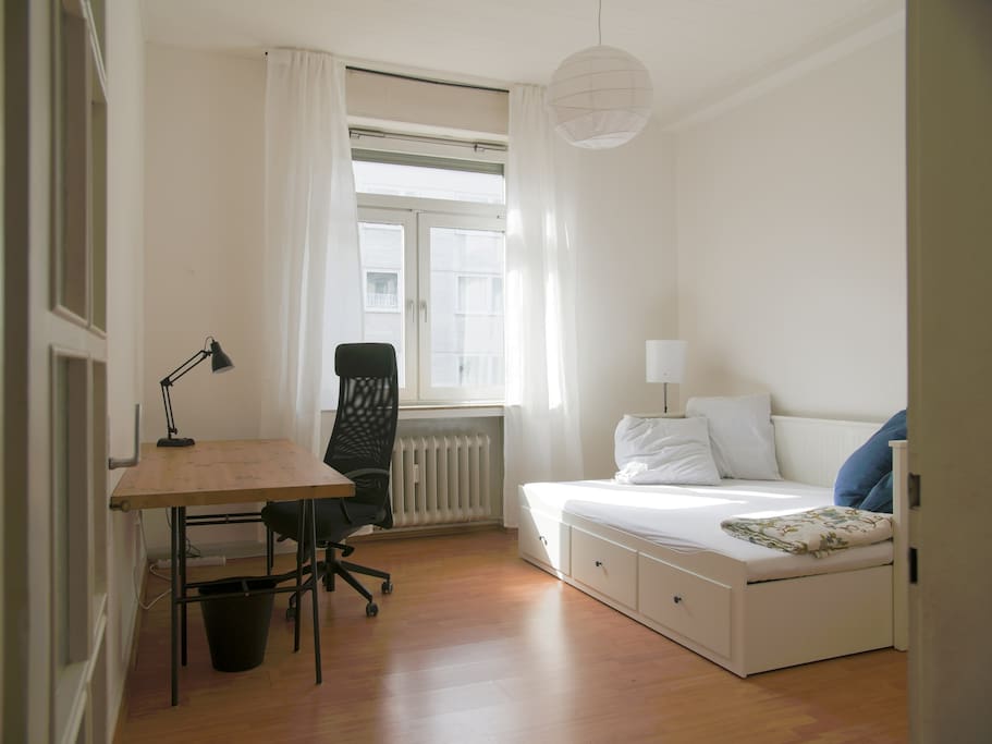 Das Zimmer.