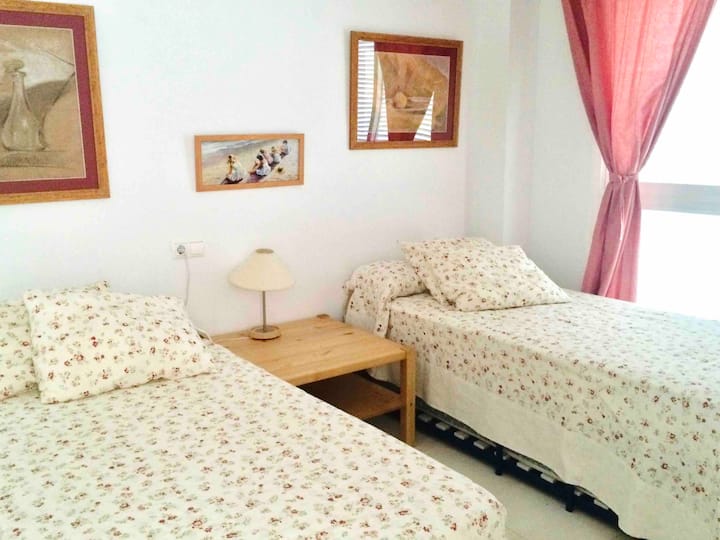 ห้องนอนชั้นล่าง