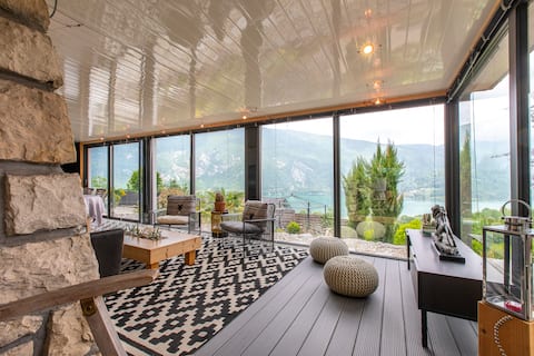 85 m² apartment + pool + spa + sauna + lake view