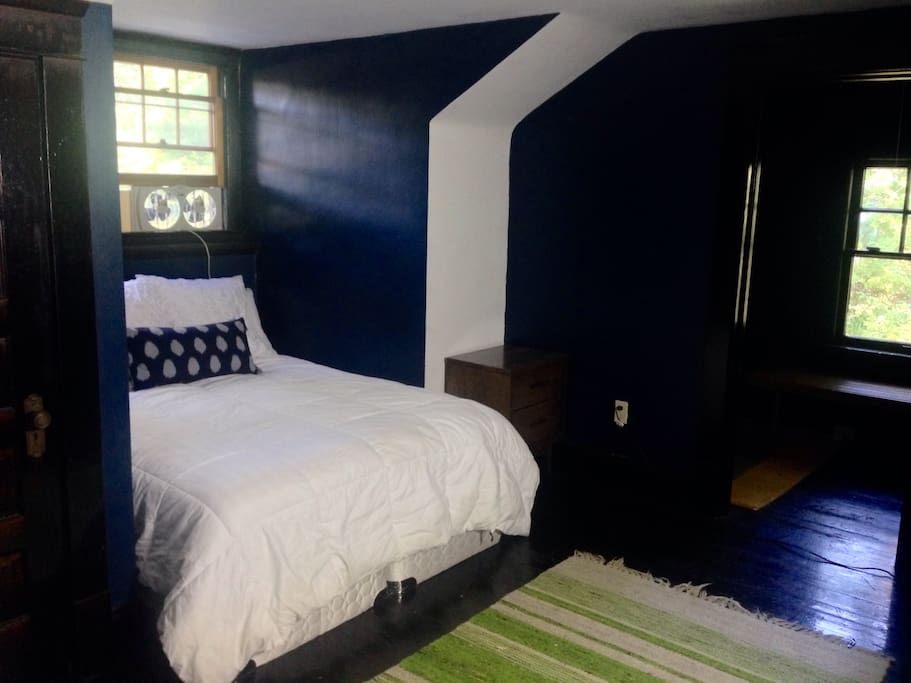 Guest room - treehouse atmosphere, 2nd floor.